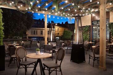 هتل Doubletree By Hilton Bath