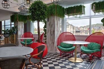هتل Doubletree By Hilton Bath