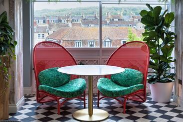 هتل Doubletree By Hilton Bath