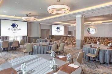 هتل Doubletree By Hilton Bath