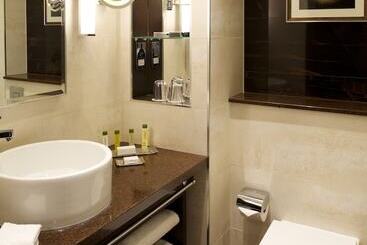 هتل Doubletree By Hilton  London  Victoria