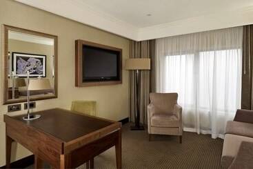 هتل Doubletree By Hilton  London  Victoria