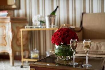 هتل Duke Of Richmond