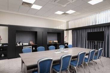 هتل Hilton London Gatwick Airport