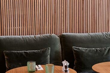 هتل Melia White House