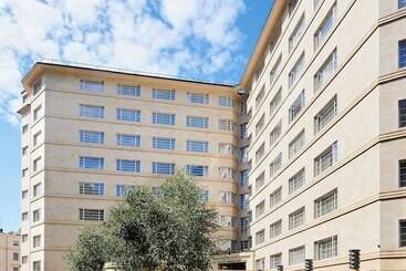 هتل Melia White House