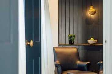 هتل Merchants Manor Spa