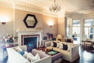 هتل Merchants Manor Spa