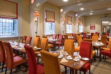 Metropole Hotel And Spa