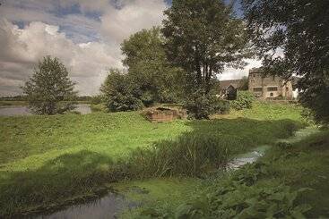 هتل The Priest House On The River