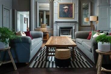 استراحتگاه Moonfleet Manor   A Luxury Family