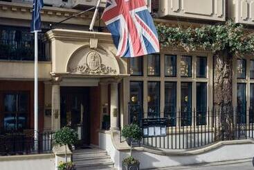 The Capital Hotel, Apartments & Townhouse