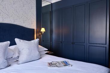 The Capital Hotel, Apartments & Townhouse