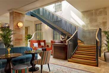100 Queen S Gate Hotel London, Curio Collection By Hilton
