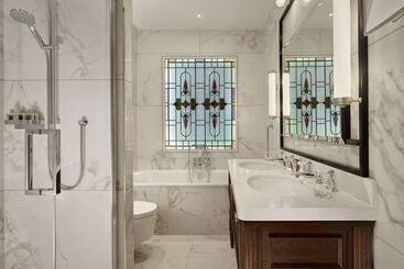 100 Queen S Gate Hotel London, Curio Collection By Hilton