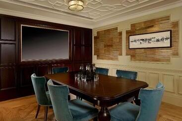 100 Queen S Gate Hotel London, Curio Collection By Hilton