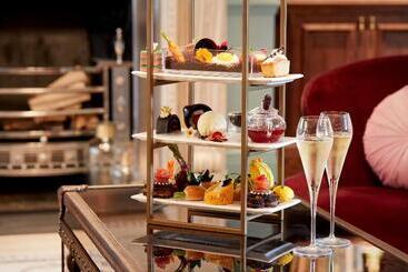 100 Queen S Gate Hotel London, Curio Collection By Hilton