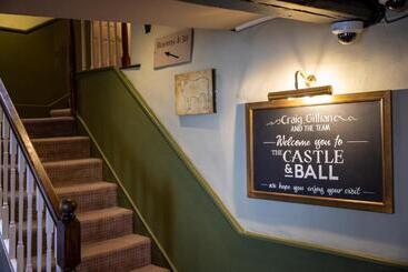 هتل Castle And Ball By Greene King Inns
