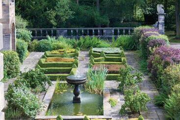 هتل Crathorne Hall