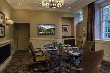 هتل Crathorne Hall