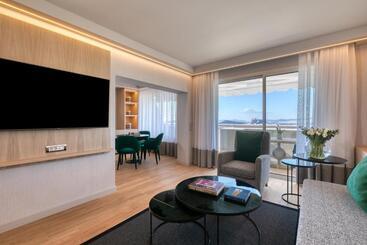 호텔 Divani Caravel