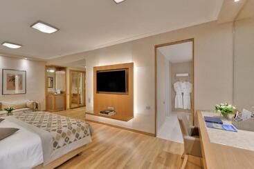 호텔 Divani Caravel
