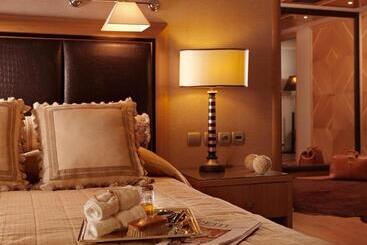 호텔 Divani Caravel