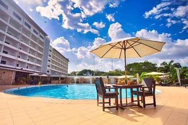 هتل Golden Tulip Kumasi City