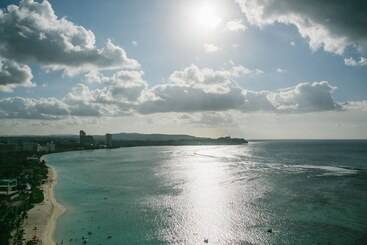 هتل Guam Reef