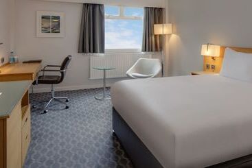 هتل Hilton London Watford
