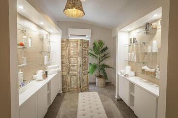 هتل Le Relais Du Moulin   Hôtel De Charme & Spa Adult Only