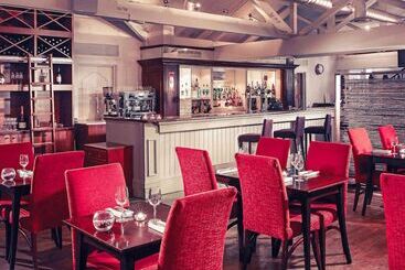 هتل Mercure St Albans Noke