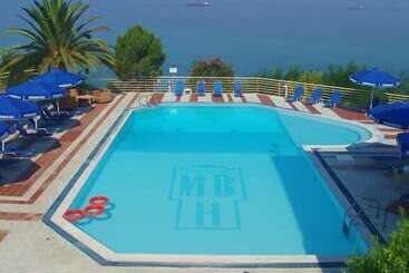 هتل Messinian Bay