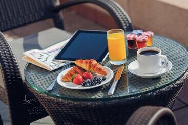 Mövenpick Ambassador Hotel Accra - Accra