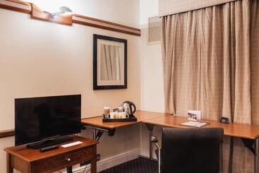 North Lakes Hotel And Spa