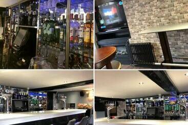 هتل The Old Black Horse Inn