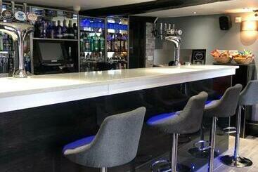 هتل The Old Black Horse Inn