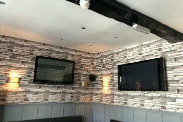 هتل The Old Black Horse Inn