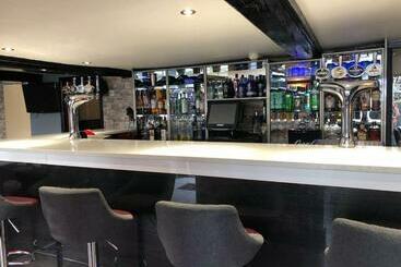 هتل The Old Black Horse Inn