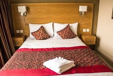 Park Hall Hotel And Spa Wolverhampton - Wolverhampton