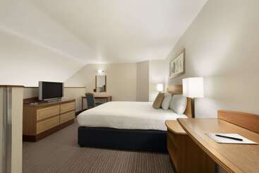 هتل Ramada By Wyndham Birmingham Solihull