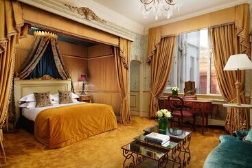The Gore London Starhotels Collezione