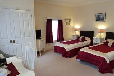 هتل Tyrrells Ford Country Inn &