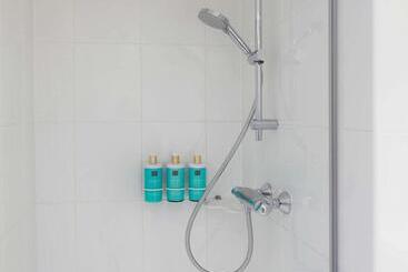 Novotel London West