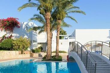 Avra Beach Resort