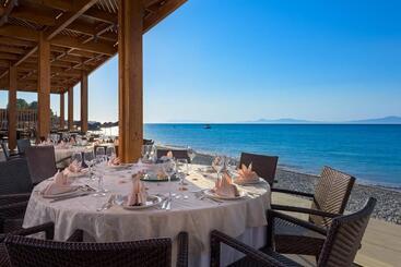 Avra Beach Resort