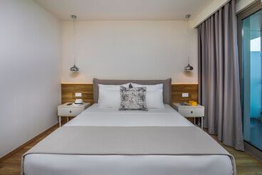 هتل Ammon Zeus Luxury Beach