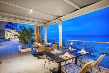 هتل Ammon Zeus Luxury Beach