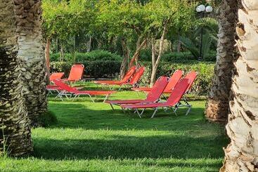 هتل Apollonia Beach Resort & Spa
