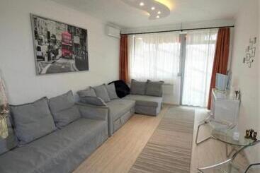 Отель Aranyhíd Apartman